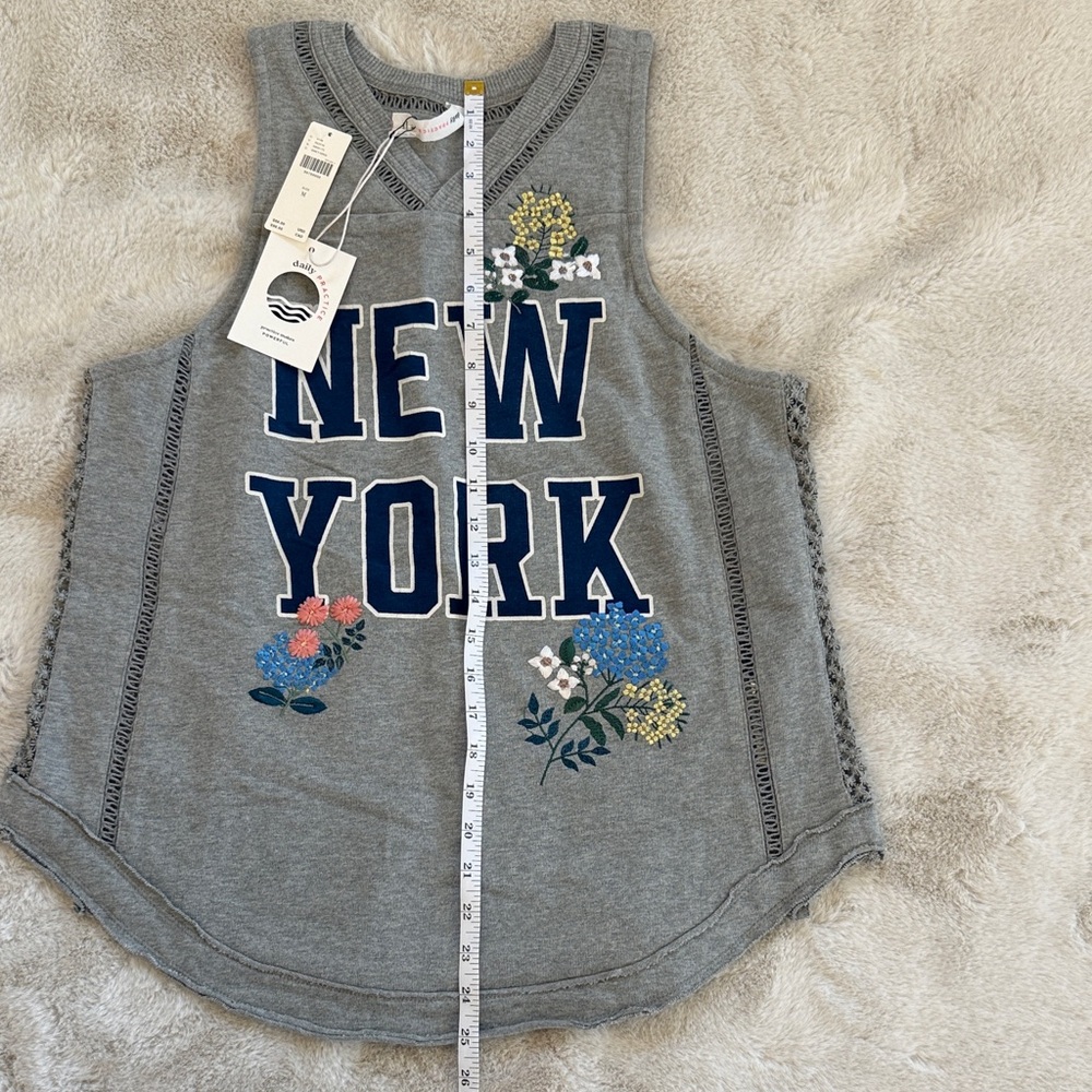 Daily practice tank. Gray New York Sleeveless Top with Floral Embroidery - Picture 3 of 5